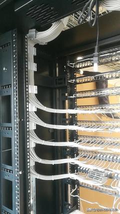 弱電工程機柜施工理線 哪個方案最佳？